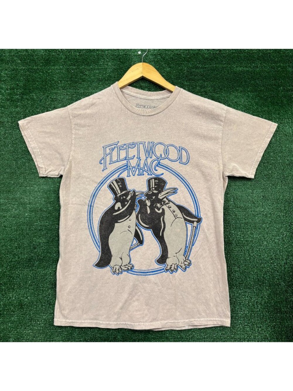Fleetwood Mac Dapper Penguins Rock Band T-Shirt Size Medium